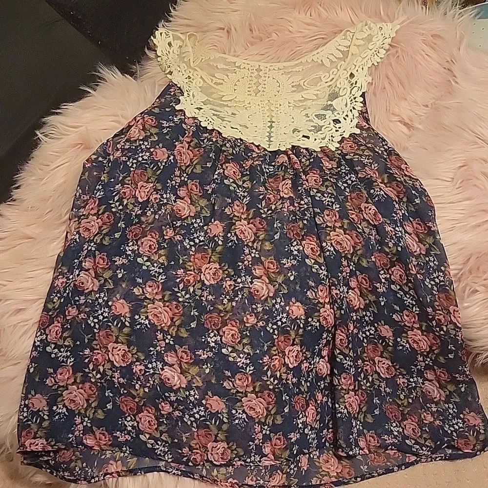 CLEARANCE floral lace front camisole size L Boho